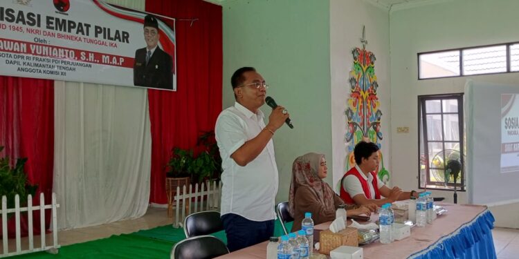 FOTO: MATAKALTENG - Anggot DPR RI dari Fraksi PDI Perjuangan, Sigit Karyawan Yunianto, pada saat menyampaikan sosialisasi.