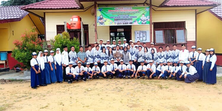 Foto: IST/MATA KALTENG - Peringatan hari guru di SMP N 1 Suling Tambun.
