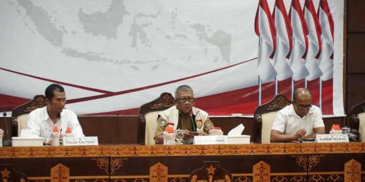 Foto: MATAKALTENG - Plt Sekretaris Daerah (Sekda) Kalteng M Katma F Dirun selaku Ketua Desk Pilkada Kalteng memimpin Rapat Koordinasi Kesiapan Pemantauan Pelaksanaan Pilkada Serentak di Provinsi Kalimantan Tengah Tahun 2024.
