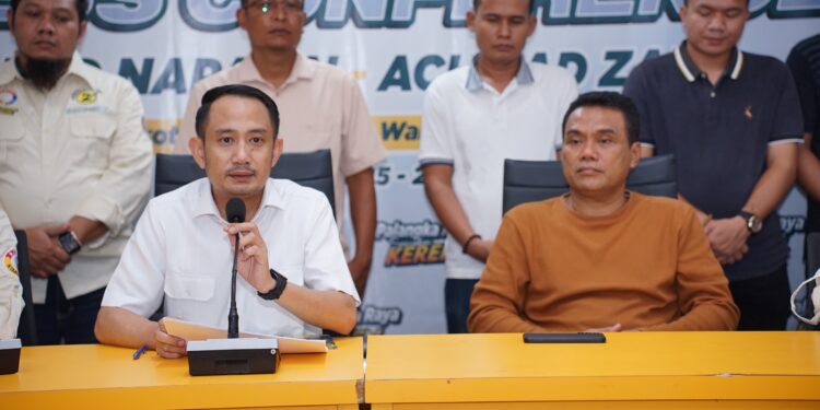 FOTO: MATAKALTENG - Pasangan calon Wali Kota dan Wakil Wali Kota Palangka Raya, Fairid Naparin-Achmad Zaini, pada saat menggelar konferensi pers.