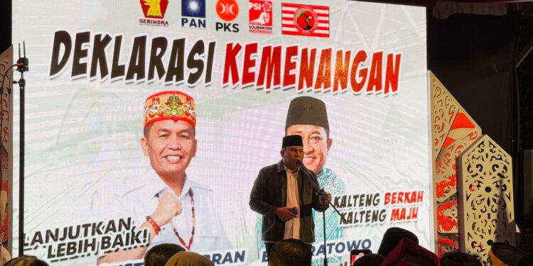 Foto: MATAKALTENG - Ketua Tim Pemenangan Agustiar-Edy, Ahmadi Riansyah, mendeklarasikan kemenangan mereka dalam Pemilihan Gubernur (Pilgub) Kalteng 2024, di Rumah Pemenangan Agustiar-Edy, Palangka Raya, Kamis 28 November 2024 malam.