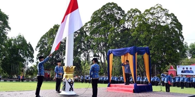 FOTO:
IST/MATAKALTENG -
Upacara peringatan HUT Korpri ke-53 dihalaman kantor Bupati Kobar, Jumat 29 November 2024.