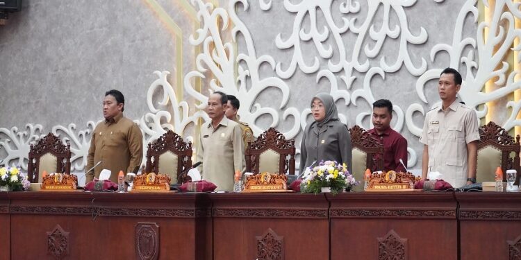 FOTO: OLIVIA/MATAKALTENG - Wagub Hadiri Rapur Penetapan Alat Kelengkapan DPRD Provinsi Kalteng.