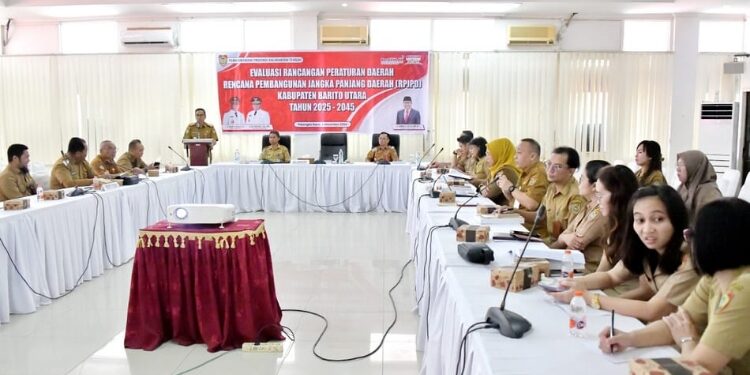 FOTO: IST/MATAKALTENG - Evaluasi Rancangan Peraturan Daerah Rencana Pembangungan Jangka Panjang Daerah (RPJPD) Kabupaten Barito Utara Tahun 2025-2045.