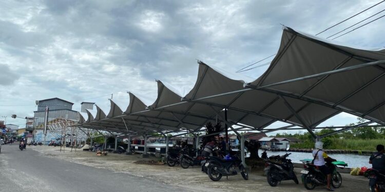 FOTO : AKH/MATAKALTENG - Penataan kawasan wisata tepian Jelai.