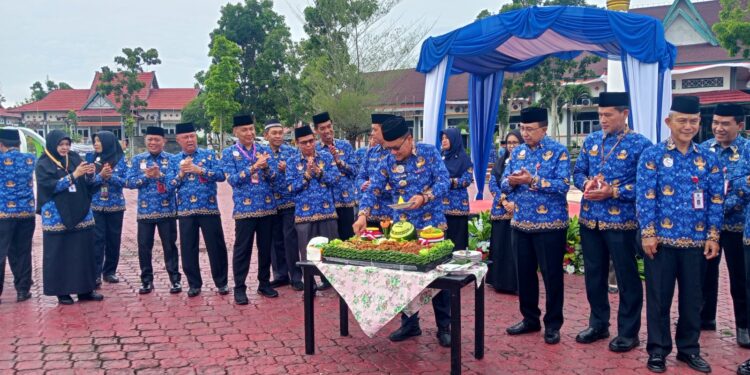 Foto : AKH/MATAKALTENG - Peringatan HUT Korpri ke-53 di Halaman Kantor Bupati Sukamara.
