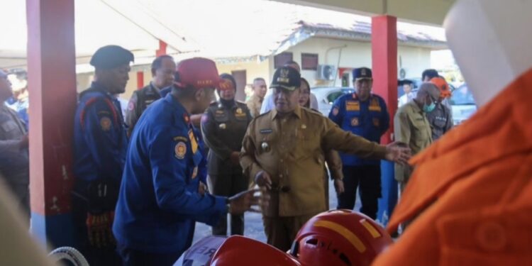 Foto:IST/MATA KALTENG - Bupati Kotim Halikinnor saat melakukan pengecekkan sarpras di Disdamkarmat Kotim, 2 Desember 2024.