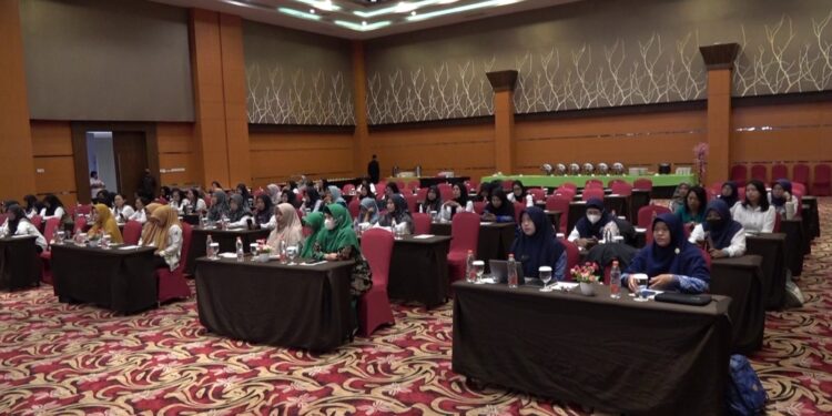 Foto:DIAN/MATA KALTENG - Sejumlah guru penggerak di Kabupaten Kotim yang mengikuti bimbingan teknis penguatan manajerial, di Aquarius Boutique Hotel, 4 Desember 2024.