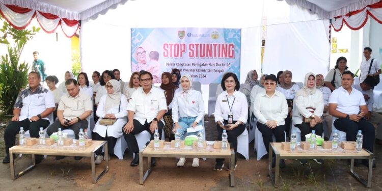 FOTO: IST/MATAKALTENG - Ketua TP-PKK Provinsi Kalteng Ivo Sugianto Sabran saat melakukan kunjungan ke perempuan dan kelompok belajar nonformal anak di TPA KM.14 Tjilik Riwut Kota Palangka Raya.