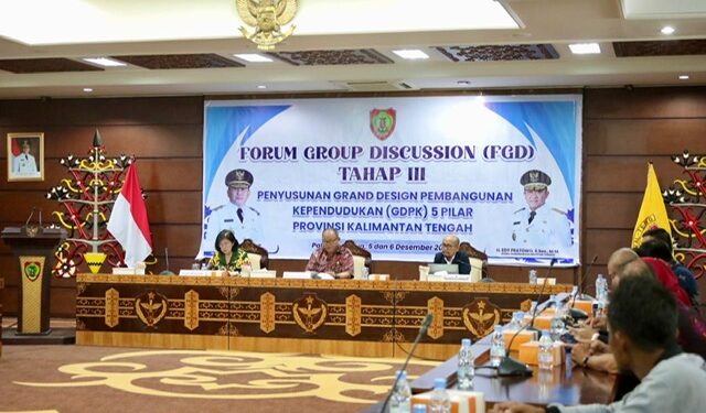 Foto: MATAKALTENG - Focus Group Discussion (FGD) Tahap III dalam rangka Penyusunan Grand Design Pembangunan Kependudukan (GDPK) 5 Pilar Kalteng.