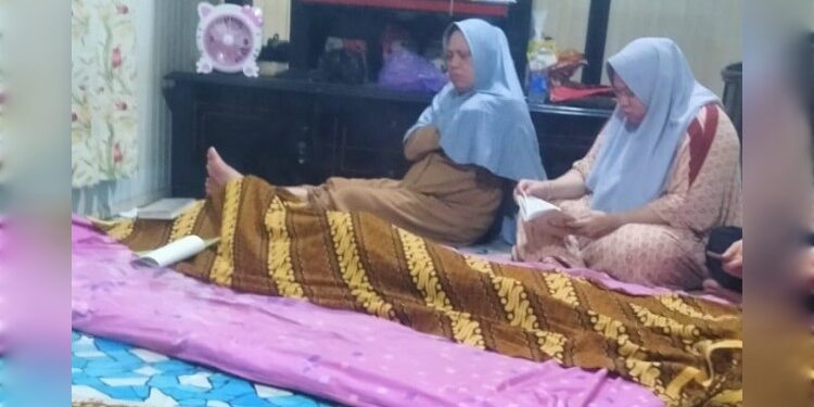 FOTO: IST/MATAKALTENG- Suasana rumah duka almarhum Ansori Muslim.