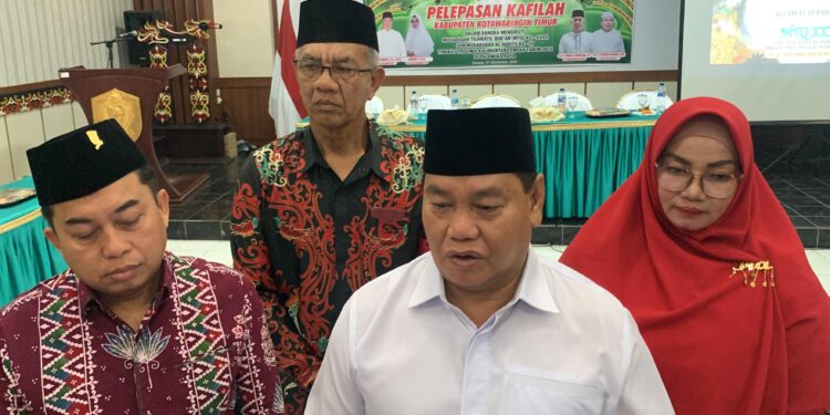 FOTO: IST/MATAKALTENG- Bupati Kotim, Halikinnor (tengah).