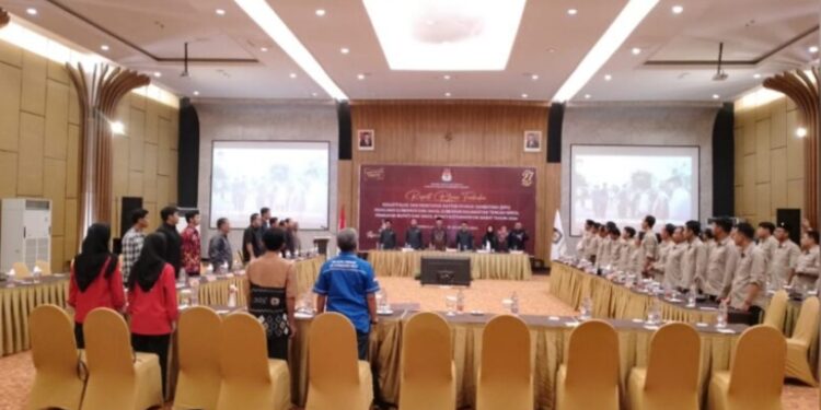 FOTO: IST/MATAKALTENG - rapat pleno untuk rekapitulasi dan penetapan Daftar Pemilih Sementara (DPS) di Brits Hotel Sabtu 10 Agustus 2024.