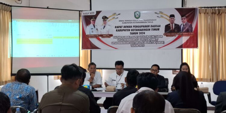 Foto: DIAN/MATA KALTENG - Rapat usulan penetapan UMK Kotim tahun 2025 di Disnakertrans, 11 Desember 2024.