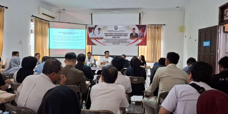 Foto:DIAN/MATA KALTENG - Rapat usulan penetapan UMK Kotim tahun 2025 di Disnakertrans, 11 Desember 2024.
