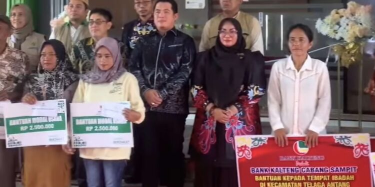 Foto: IST/MATA KALTENG - Wakil Bupati Kotim Irawati saat menghadiri peresemian kantor Bank Kalteng di Telaga Antang, 12 Desember 2024.