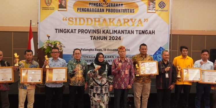Foto: MATAKALTENG - Acara Penganugerahan Siddhakarya Tingkat Kalteng Tahun 2024, bertempat di Hotel Best Western Batang Garing Palangka Raya, Jumat (13/12/2024).