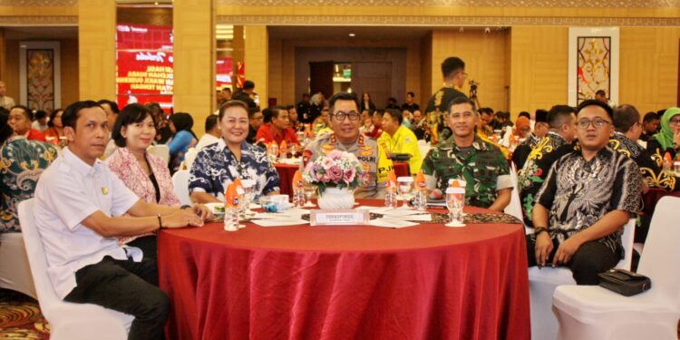 FOTO: MATAKALTENG - Kapolda Kalteng, Irjen Pol Djoko Poerwanto, pada saat menghadiri rekapitulasi hasil penghitungan suara Pilkada 2024.