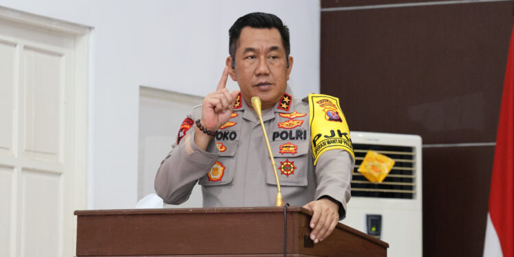 FOTO: MATAKALTENG - Kapolda Kalteng, Irjen Pol Djoko Poerwanto, pada saat memberikan arahan.