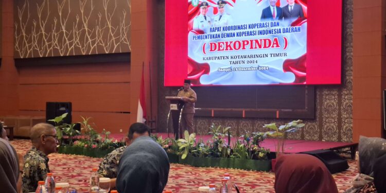 Foto: DIAN/MATA KALTENG - Bupati saat membuka Rapat koordinasi koperasi dan pembentukan dewan koperasi Indonesia daerah kabupaten Kotim tahun 2024, 16 Desember 2024.