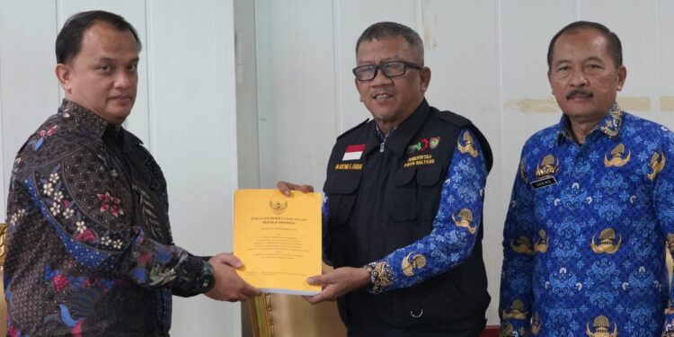 Foto: MATAKALTENG - Plt. Sekretaris Daerah Prov. Kalteng H. M Katma F. Dirun saat mengikuti Exit Meeting atas Pemeriksaan Kinerja Penanggulangan Bencana Tahun 2024 bersama BPK RI Perwakilan Kalteng.