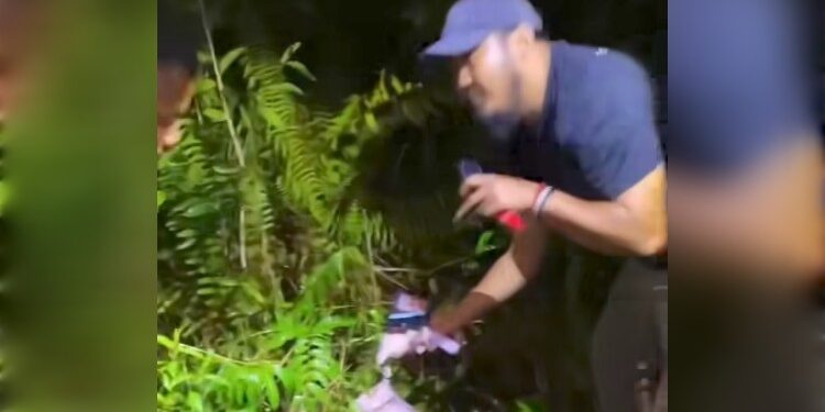 FOTO: IST/MATAKALTENG- Pelaku saat diamankan oleh tim Resmob Polres Kotim.