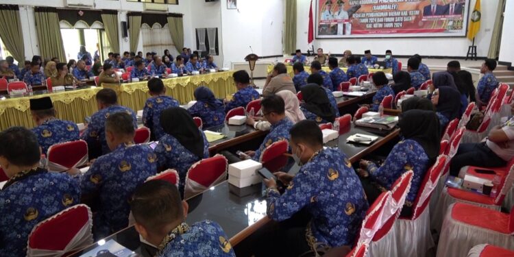 Foto: DIAN/MATA KALTENG - Rakordalev Pembangunan Daerah triwulan 3 2024 dan forum 1 data Kotim tahun 2024, 17 Desember 2024.