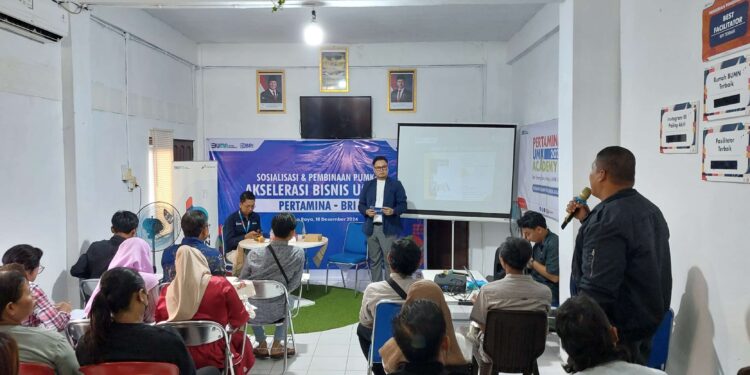 FOTO: RZL/MATAKALTENG - Sosialisasi dan pembinaan UMKM Binaan Pertamina di Palangka Raya dalam program Pendanaan Usaha Mikro Kecil (PUMK).