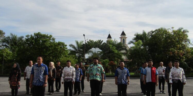 Foto: IST/MATA KALTENG - Upacara peringatan Hari bela negara ke-76 di Dinas Pendidikan Kabupaten Kotim, 19 Desember 2024.
