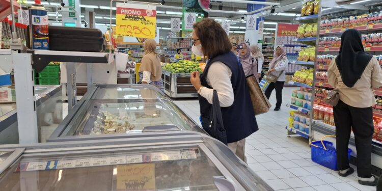 Foto: DIAN/ MATA KALTENG - Salah satu supermarket yang ada di kota Sampit.