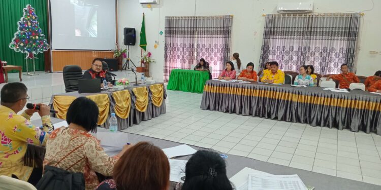 FOTO : BAPENDA GUMAS/MATA KALTENG - Suasana rapat evaluasi PAD yang dihadiri sejumlah perangkat daerah terkait, di aula kantor bapperida setempat, Kamis, 19 Desember 2024.