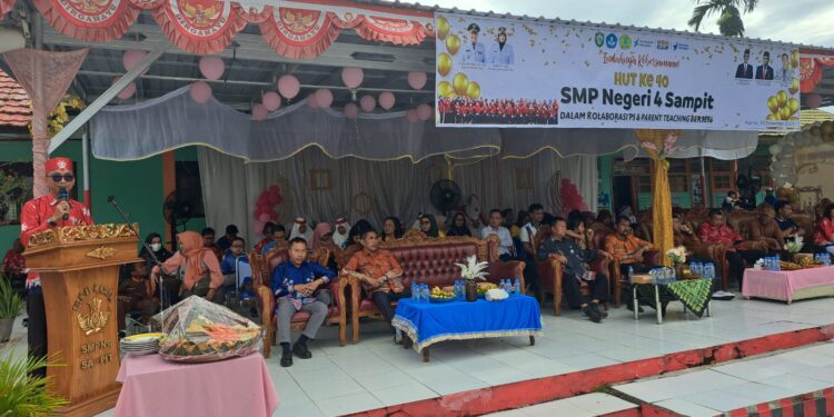 Foto: DIAN/MATA KALTENG - Perayaan HUT SMP Negeri 4 Sampit kabupaten Kotawaringin Timur ke-40.