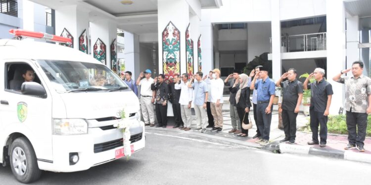 FOTO: MATAKALTENG - Pemprov Kalteng Berikan Penghormatan Terakhir kepada Mendiang Nahson Taway.
