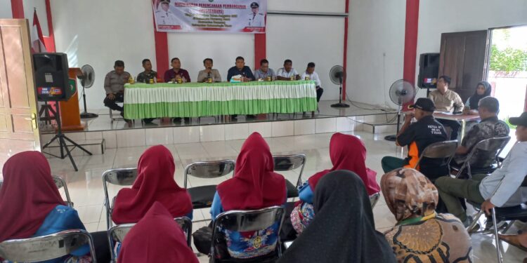 Foto: DIAN/MATA KALTENG - Musrenbang Kelurahan Baamang Barat, Kecamatan Baamang, Kotim.