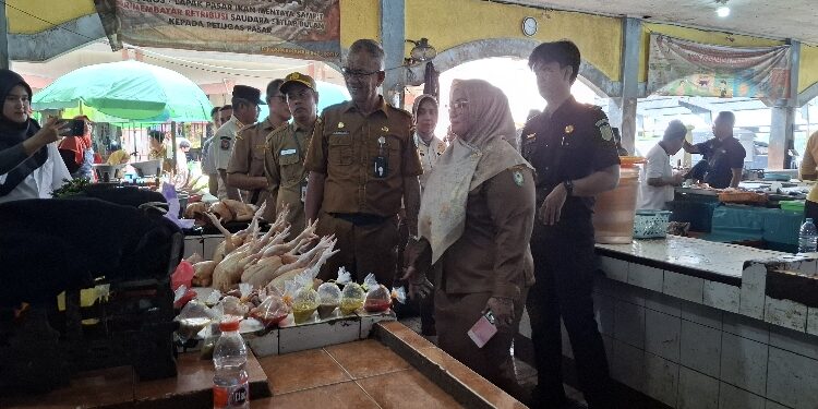FOTO: DIAN/MATA KALTENG - Wakil Bupati Kotim, Irawati saat meninjai PPM Sampit.