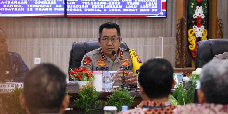 FOTO: MATAKALTENG - Kapolda Kalteng, Irjen Pol Djoko Poerwanto, pada saat memimpin rakor lintas sektoral.