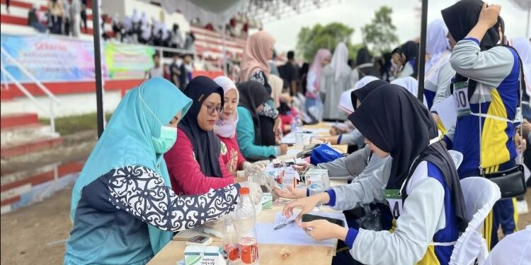 FOTO: IST/MATAKALTENG - Screening penyakit tidak menular, tuberkulosis dan kesehatan jiwa oleh Dinas Kesehatan kabupaten Kotim di Stadion 29 November SampitodeeigOTOe=