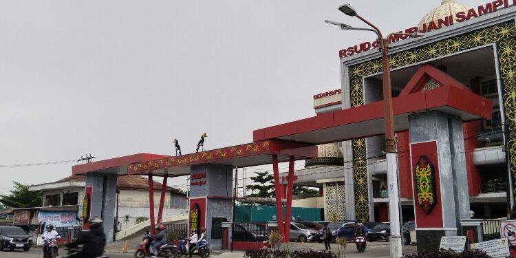 FOTO: AGUS/MATAKALTENG - Nampak halaman RSUD dr Murjani Sampit dipenuhi pengguna parkir