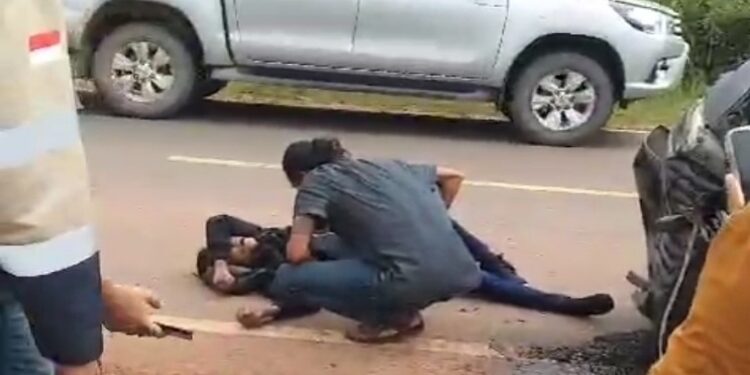FOTO: IST/MATAKALTENG - Rapat di PT BMW terkait operasional dan membahas masalah klaim lahan di Desa Karang Tunggal.