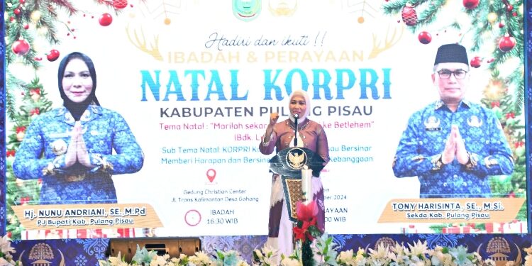 FOTO : AND/MATAKALTENG - Pj Bupati Pulang Pisau, Nunu Andriani saat memberikan arahan dan sambutan, Senin 30 Desember 2024.