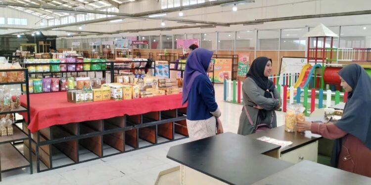 Foto:IST/MATA KALTENG - Suasana Swalayan UMKM Sampit di Jalan Yos Sudarso.
