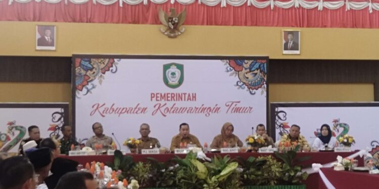 FOTO: AGUS/MATAKALTENG- Rapat evaluasi ahir tahun di aula Rujab Bupati Kotim.