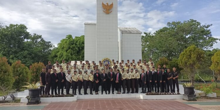 FOTO: MATAKALTENG - Foto bersama jajaran Polresta Palangka Raya bersama para satpam.