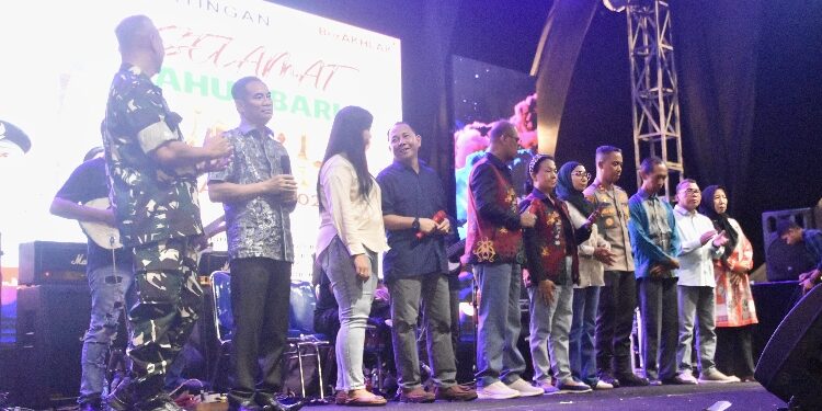 FOTO: IST/MATAKALTENG - Ketua DPRD Katingan Marwan Susanto, saat menghadiri acara Malam Tutup Tahun Pemerintah Daerah Kabupaten Katingan di stadion Sport Center Kota Kasongan.