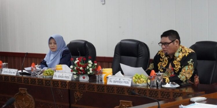 FOTO: IST/MATAKALTENG - Rapat Koordinasi Pemberian Keringanan atas Pelaksanaan PKB, BBNKB, Obabe Pajak Kendaraan Bermotor dan Opsen Bea Balik Nama Kendaraan Bermotor dari Ruang Rapat Bajakah Utama, Kantor Gubernur Kalteng, Kamis 2 Januari 2025.