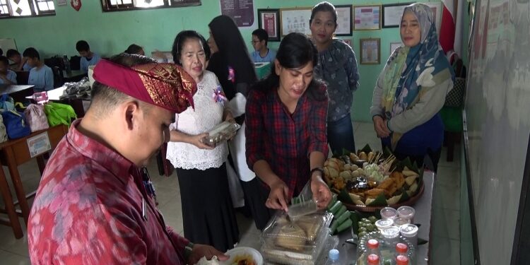 FOTO: DOK/MATA KALTENG - Makan bergizi bersama di SMPN 1 Sampit belum lama ini.