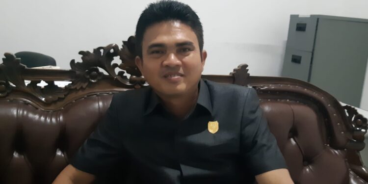 FOTO : MATAKALTENG - Ketua DPRD Kabupaten Gumas Binartha.
