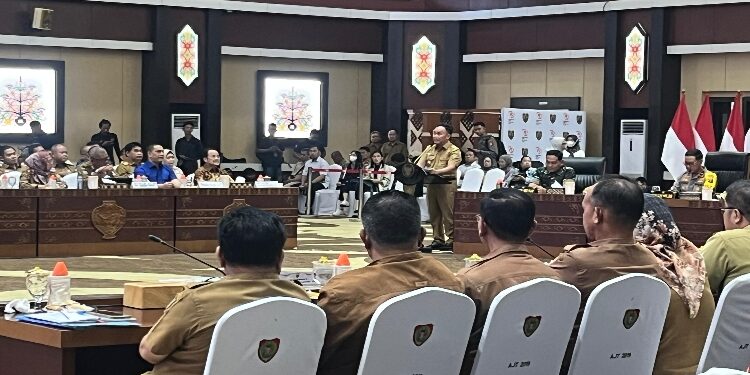 FOTO: IST/MATAKALTENG - Gubernur saat menyampaikan sambutan di Rapat koordinasi persiapan cetak sawah dan swasembada jagung 2025 di Aula Jayang Tingang.