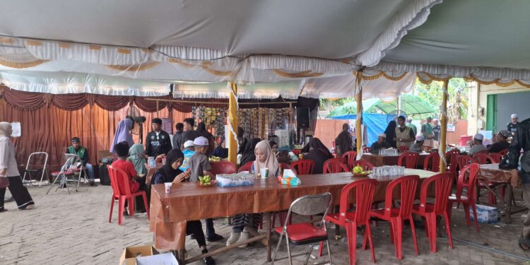 Foto:DIAN/MATA KALTENG - Rest area jemaah Haul Guru Sekumpul di Kota Sampit.