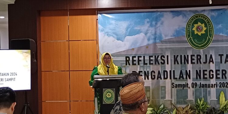 Foto: DIAN/MATA KALTENG - Wakil Bupati Kotim Irawati saat menghadiri laporan pelaksanaan kegiatan pengadilan Negeri Sampit tahun 2024.